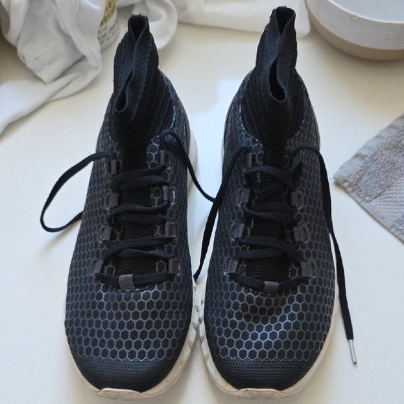 Under Armour Black and Red Athletic Shoes - Picture 1 of 5